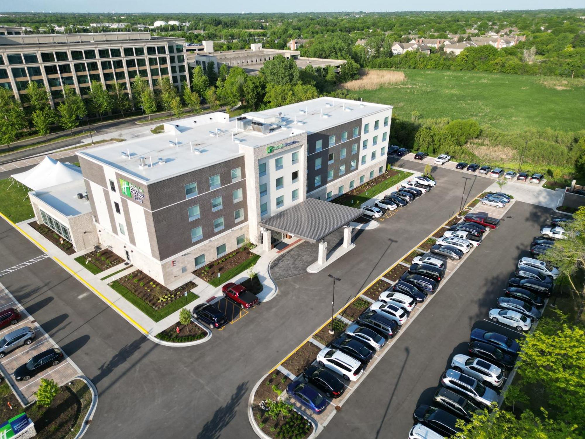 Holiday Inn Express & Suites Chicago Schaumburg By Ihg Exterior photo