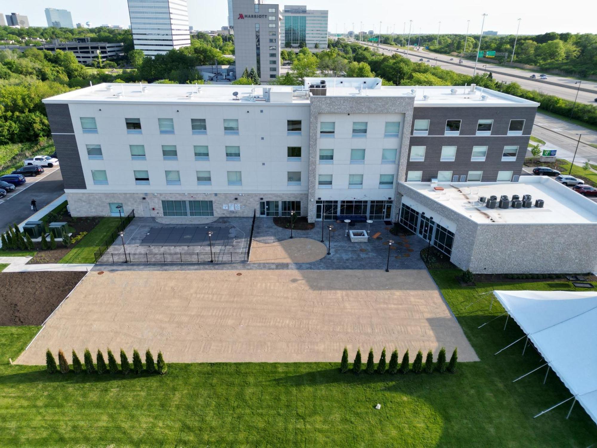 Holiday Inn Express & Suites Chicago Schaumburg By Ihg Exterior photo