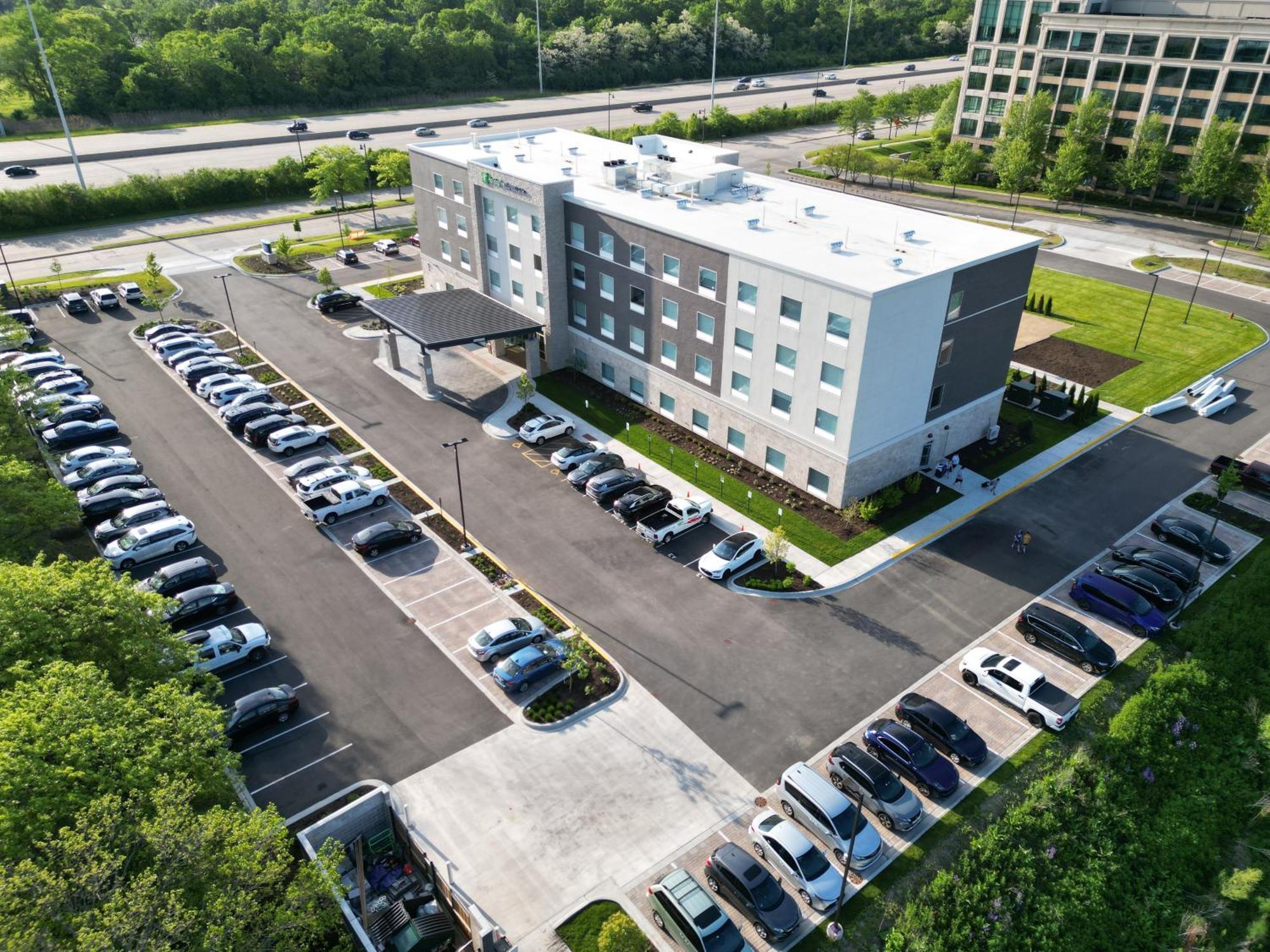 Holiday Inn Express & Suites Chicago Schaumburg By Ihg Exterior photo