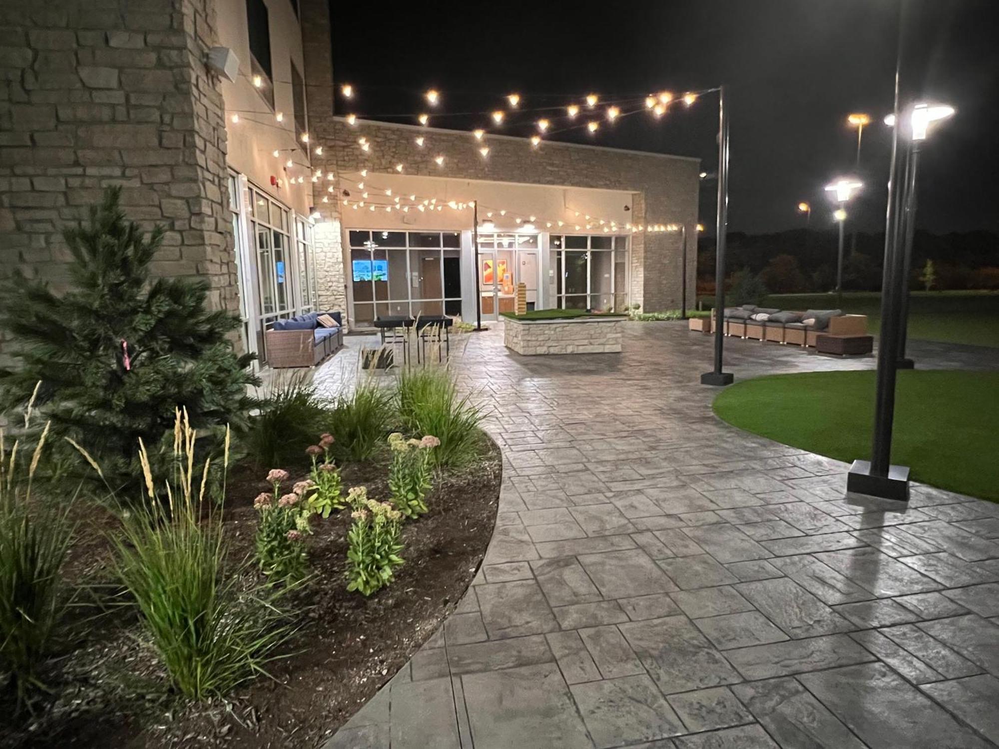 Holiday Inn Express & Suites Chicago Schaumburg By Ihg Exterior photo