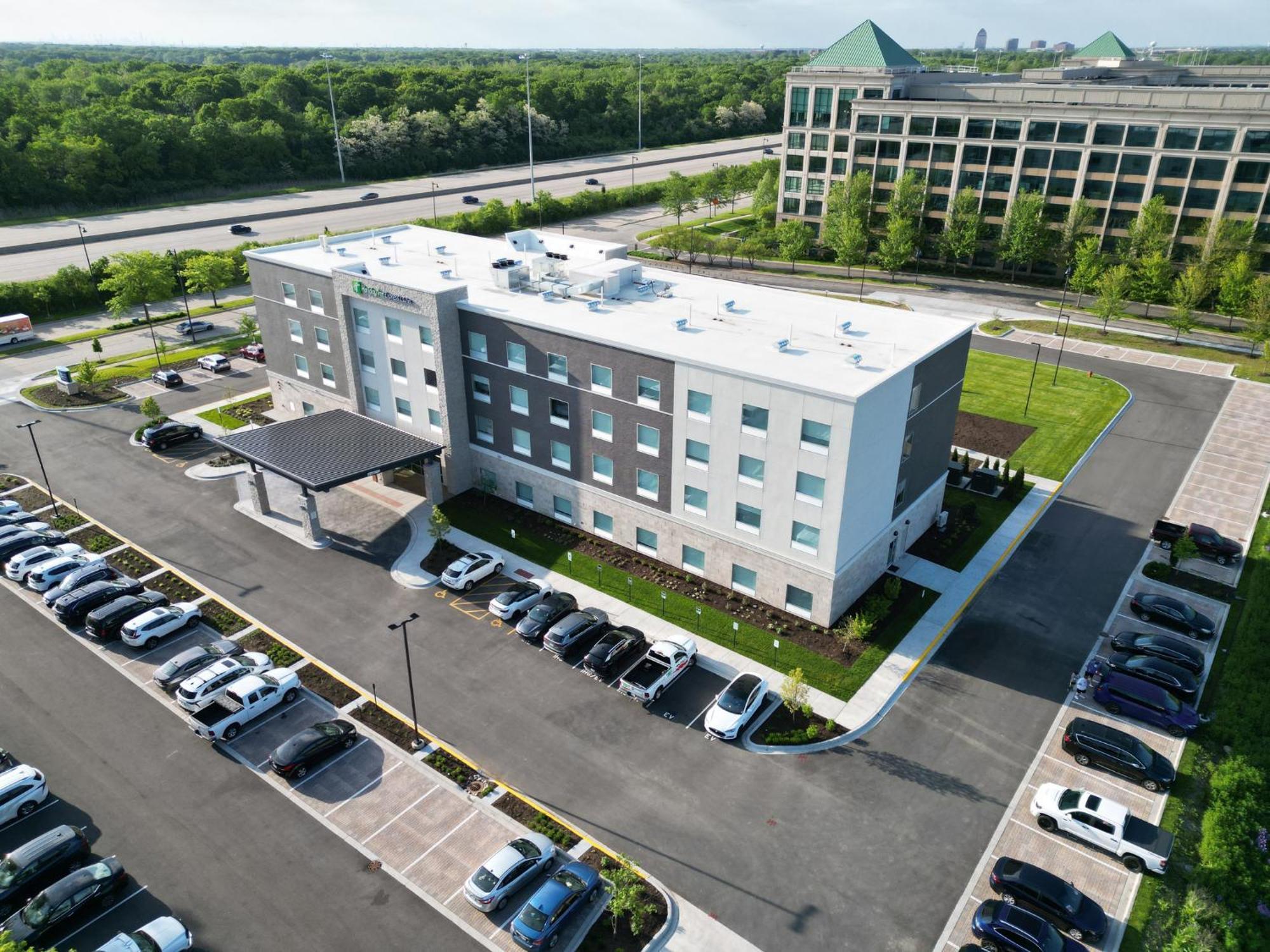 Holiday Inn Express & Suites Chicago Schaumburg By Ihg Exterior photo