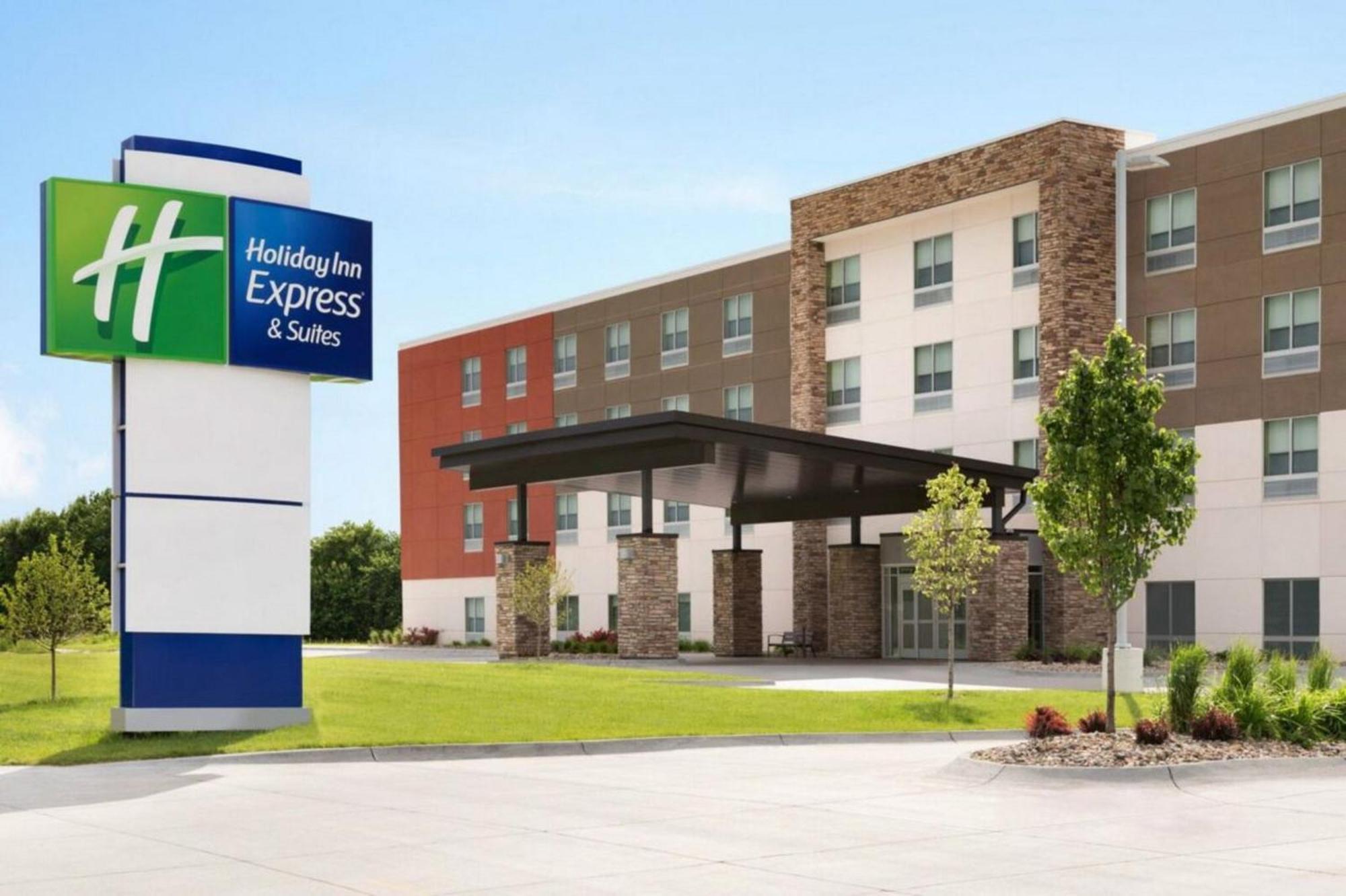 Holiday Inn Express & Suites Chicago Schaumburg By Ihg Exterior photo